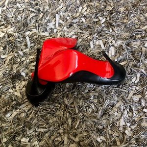 Size 37 leather Black So Kate. In Mint condition.